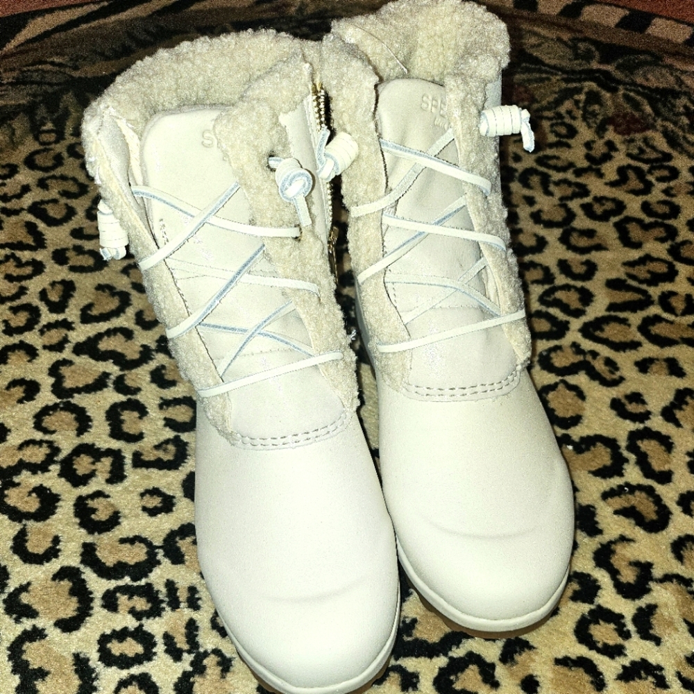 Sperry fur-lined boots